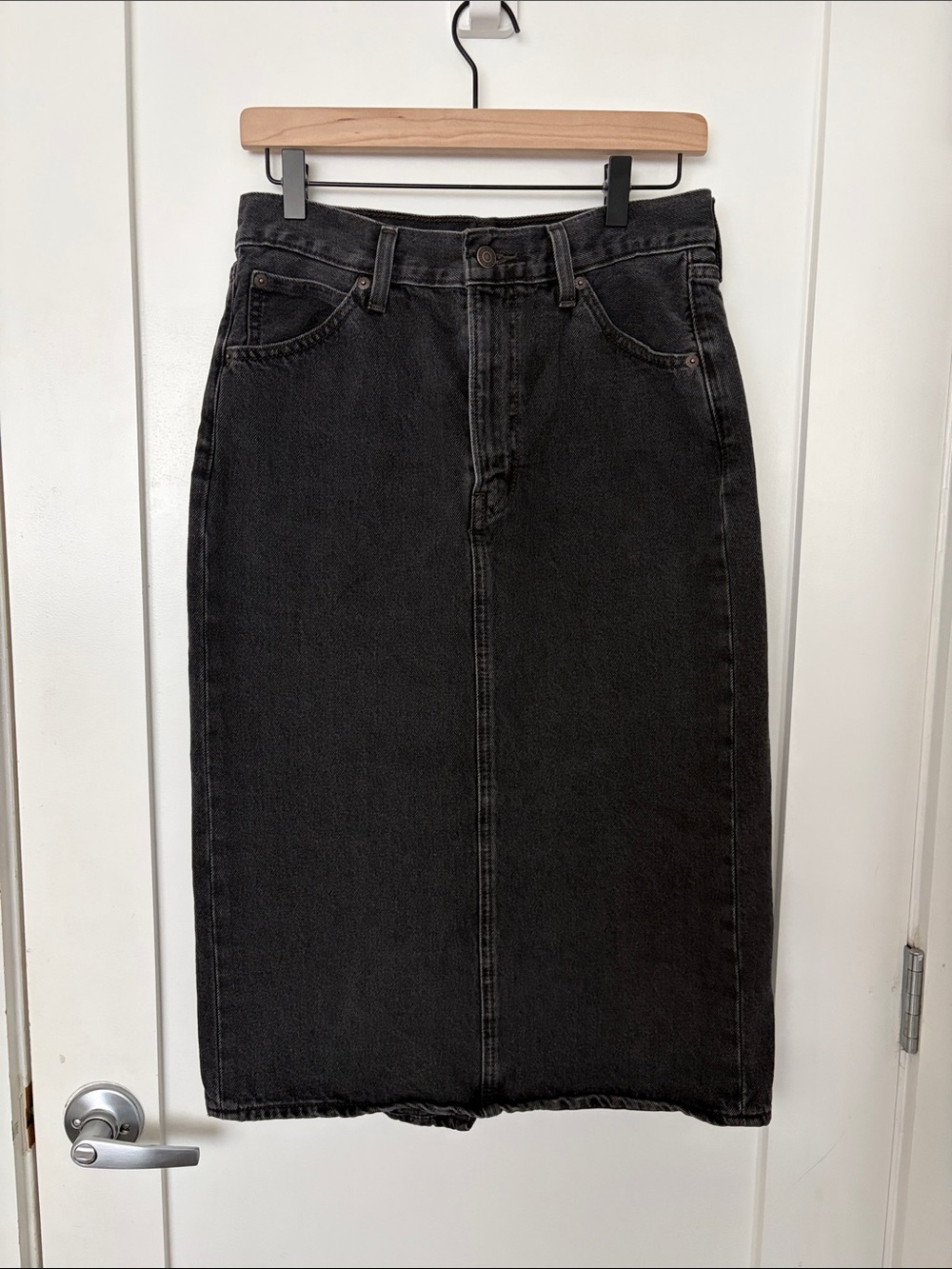 Levi’s HR Back Slit Skirt